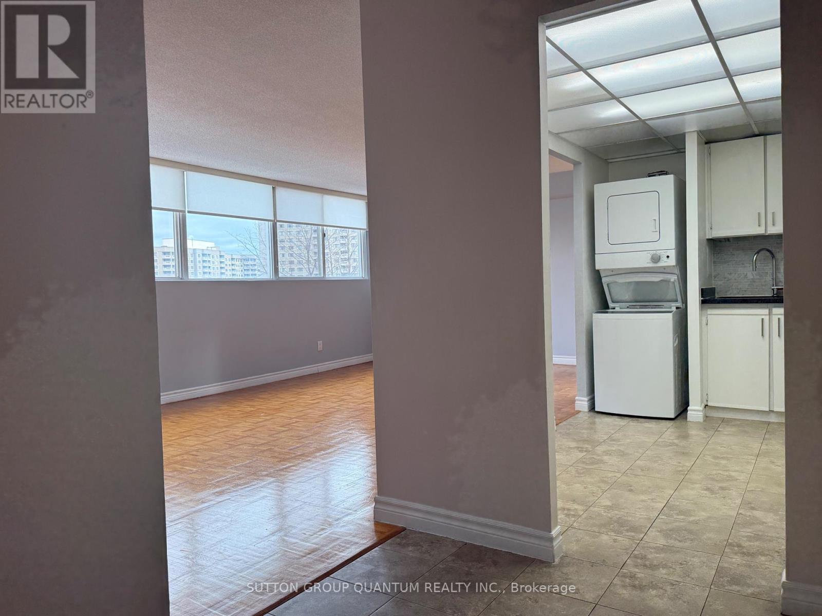 603 - 3700 Kaneff Crescent, Mississauga, ON - Indoor