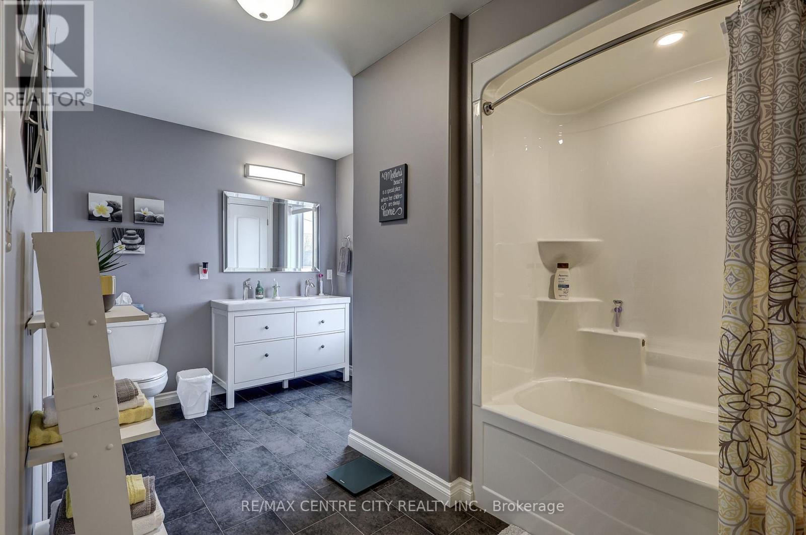 27 Ann Street, Bayham (Vienna), ON - Indoor Photo Showing Bathroom