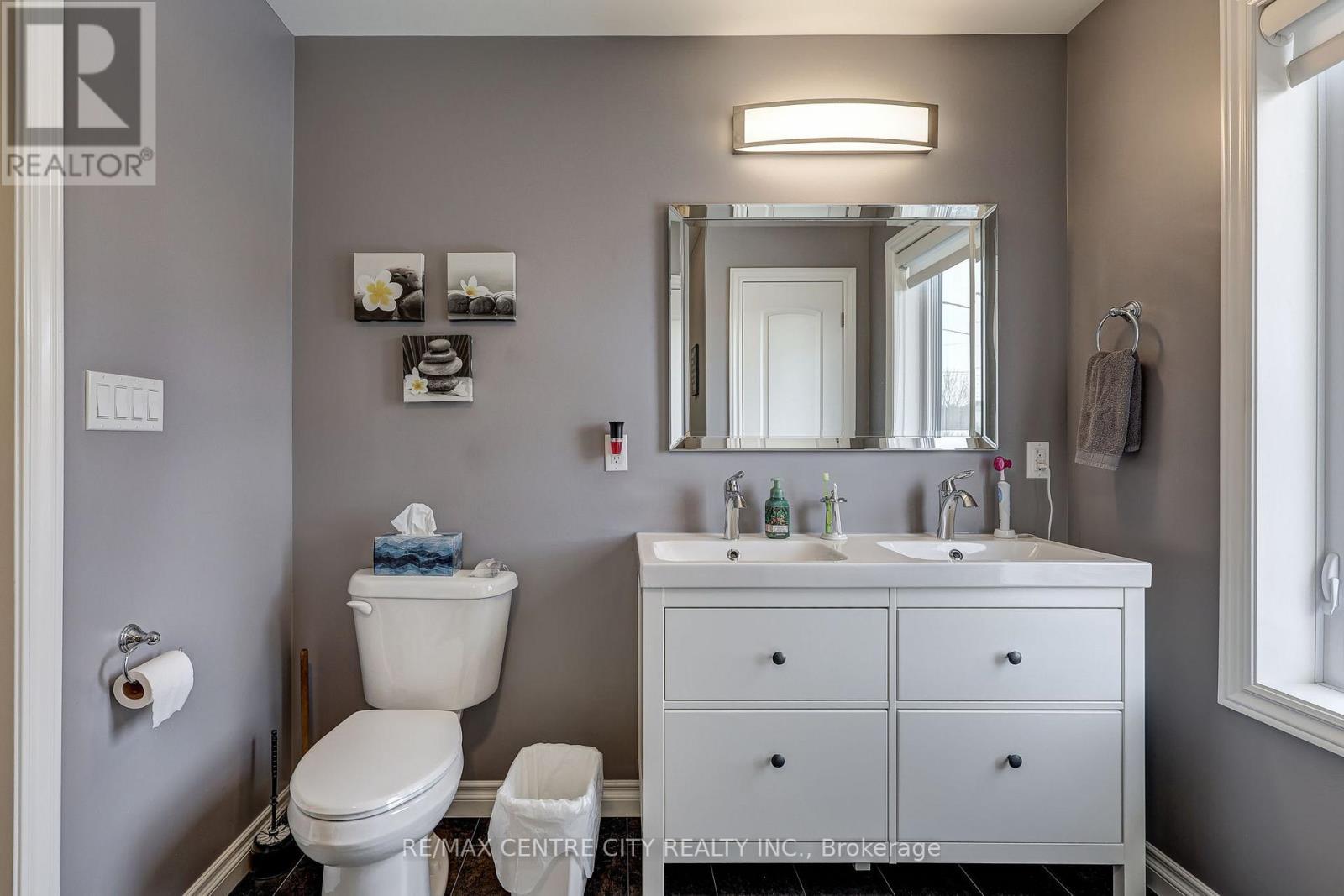 27 Ann Street, Bayham (Vienna), ON - Indoor Photo Showing Bathroom