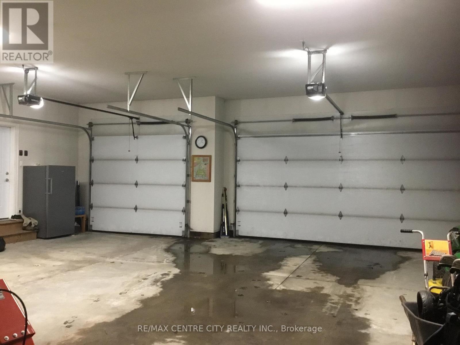 27 Ann Street, Bayham (Vienna), ON - Indoor Photo Showing Garage