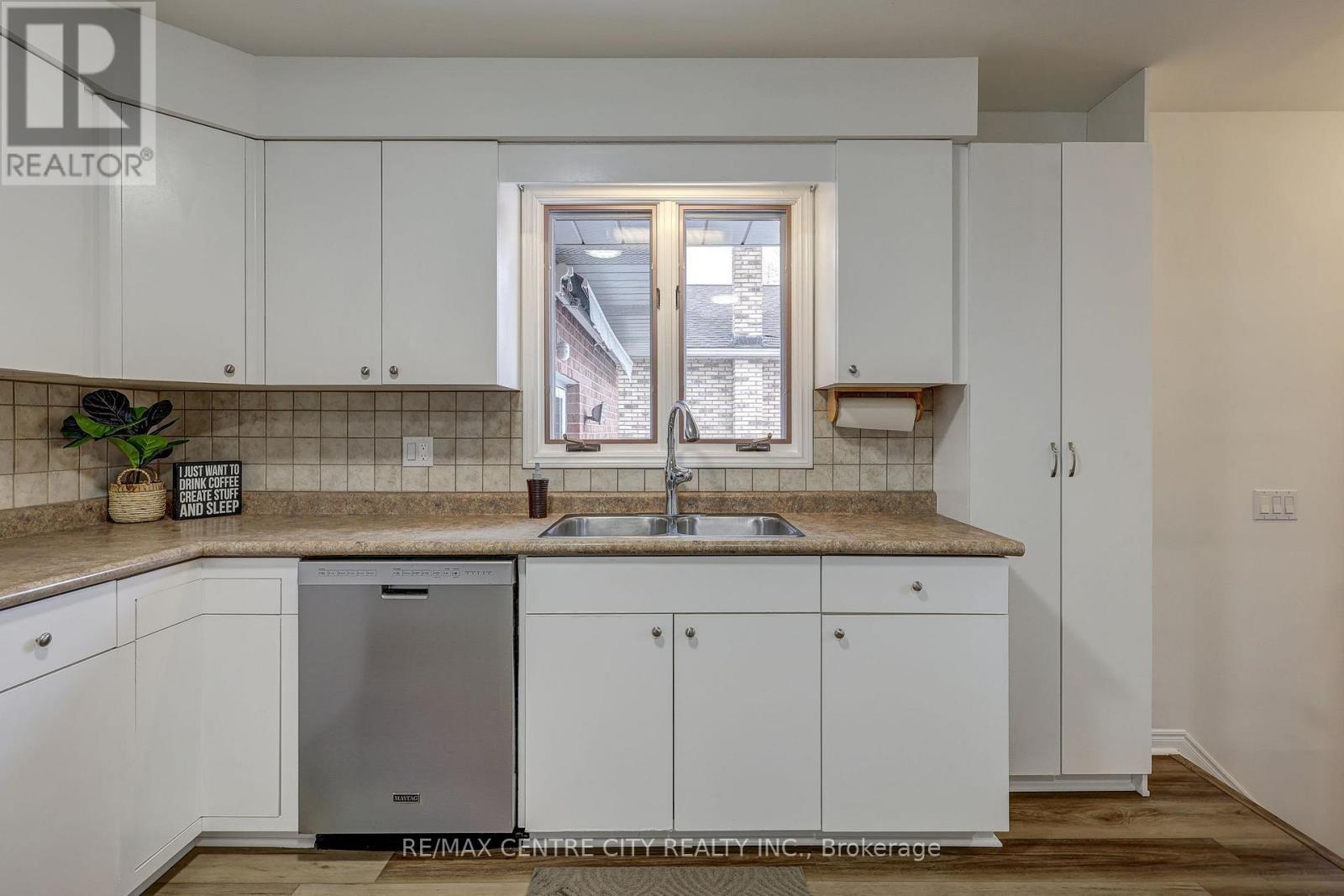 95 Dufferin Street, Aylmer, ON - Indoor Photo Showing Kitchen With Double Sink