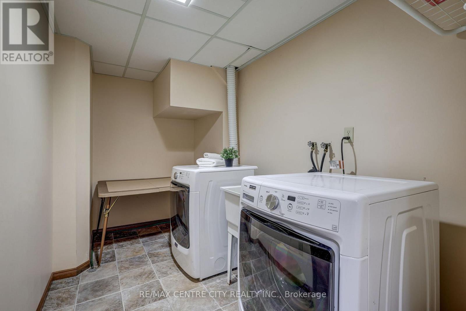 95 Dufferin Street, Aylmer, ON - Indoor Photo Showing Laundry Room