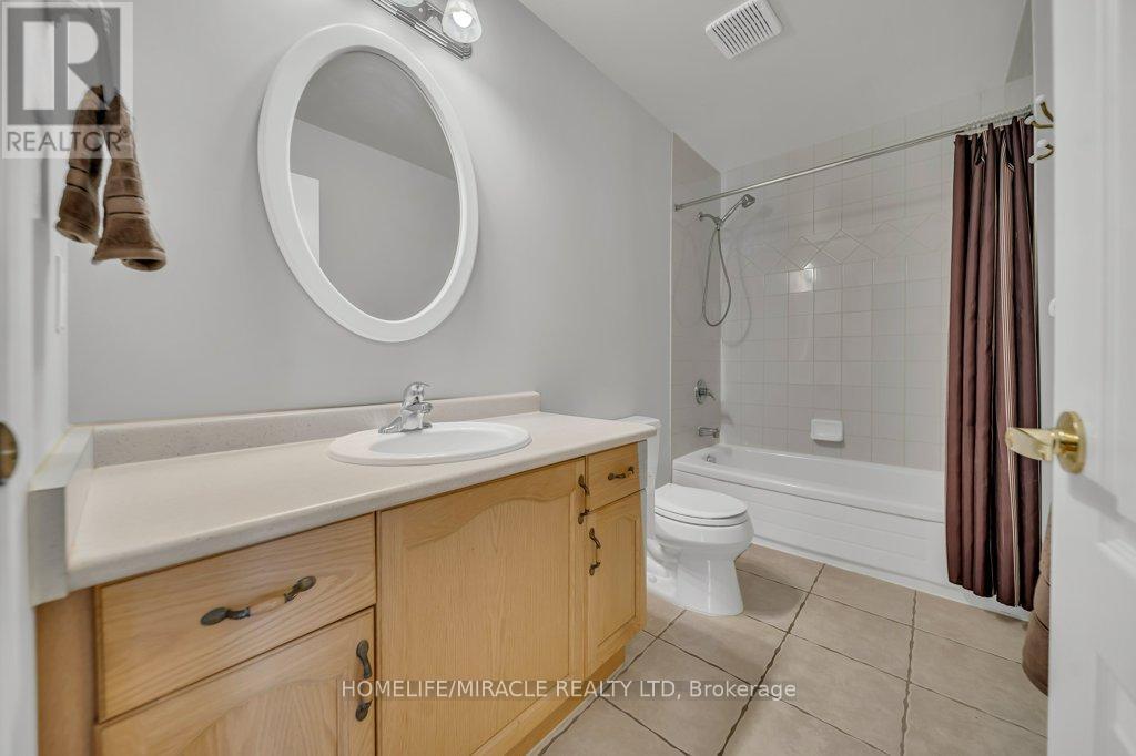 114 Glencliffe Court, Kitchener, ON - Indoor Photo Showing Bathroom