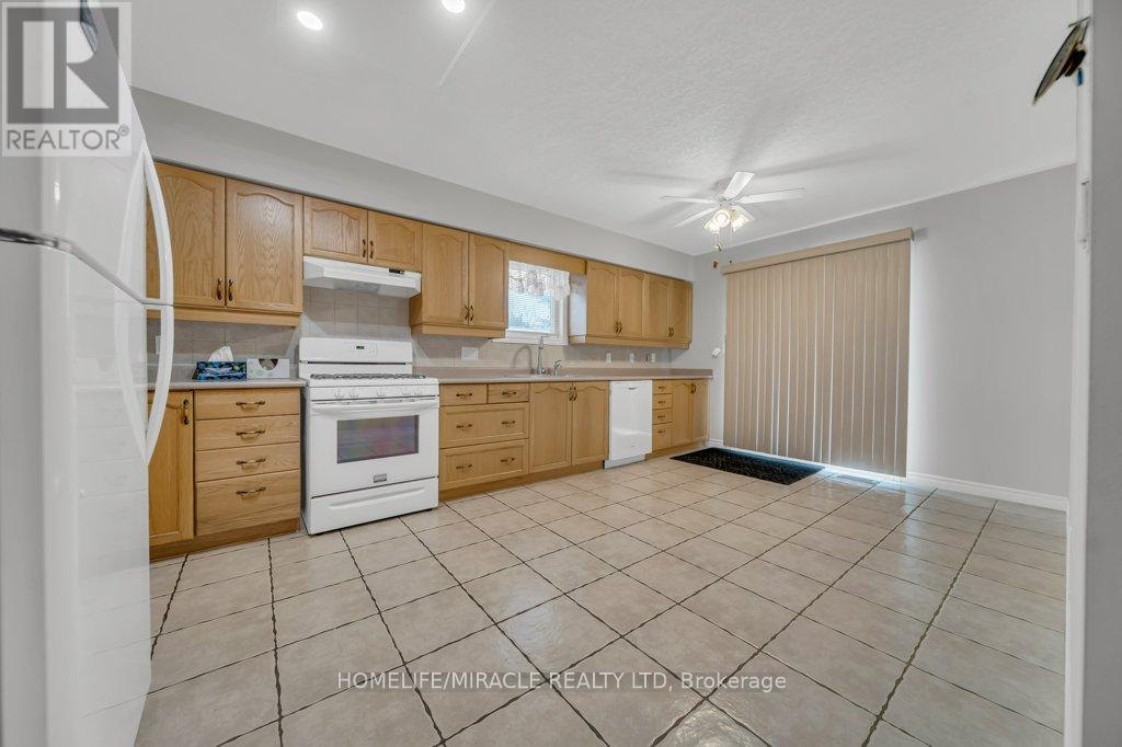 114 Glencliffe Court, Kitchener, ON - Indoor Photo Showing Kitchen