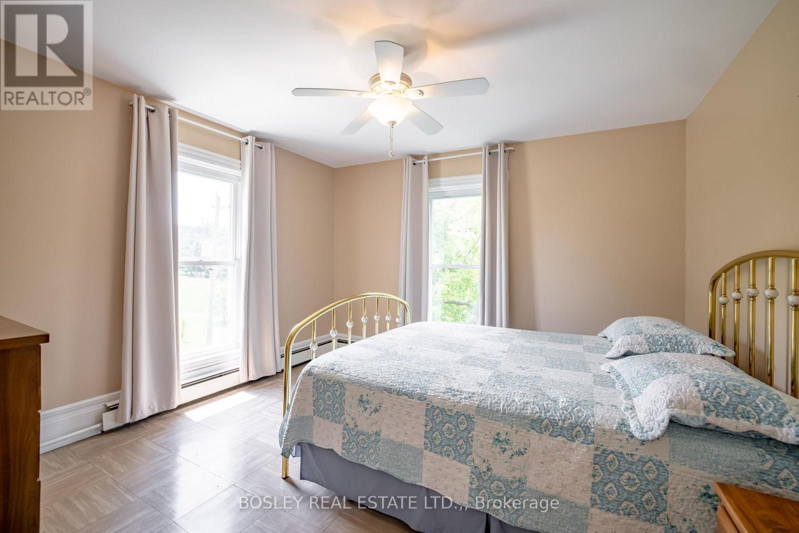 2nd bedroom - 1609 Eighth Avenue, St. Catharines (Rural Eighth), ON - Indoor Photo Showing Bedroom