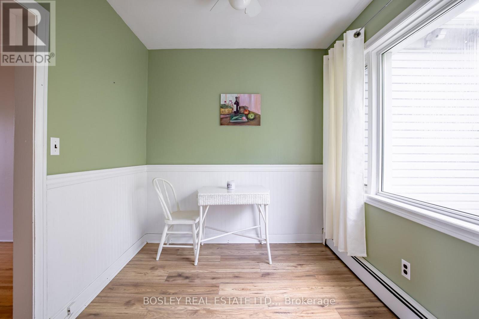 Dinette - 1609 Eighth Avenue, St. Catharines (Rural Eighth), ON - Indoor Photo Showing Other Room