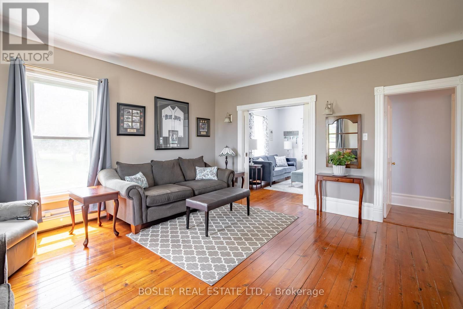 Living room - 1609 Eighth Avenue, St. Catharines (Rural Eighth), ON - Indoor Photo Showing Living Room