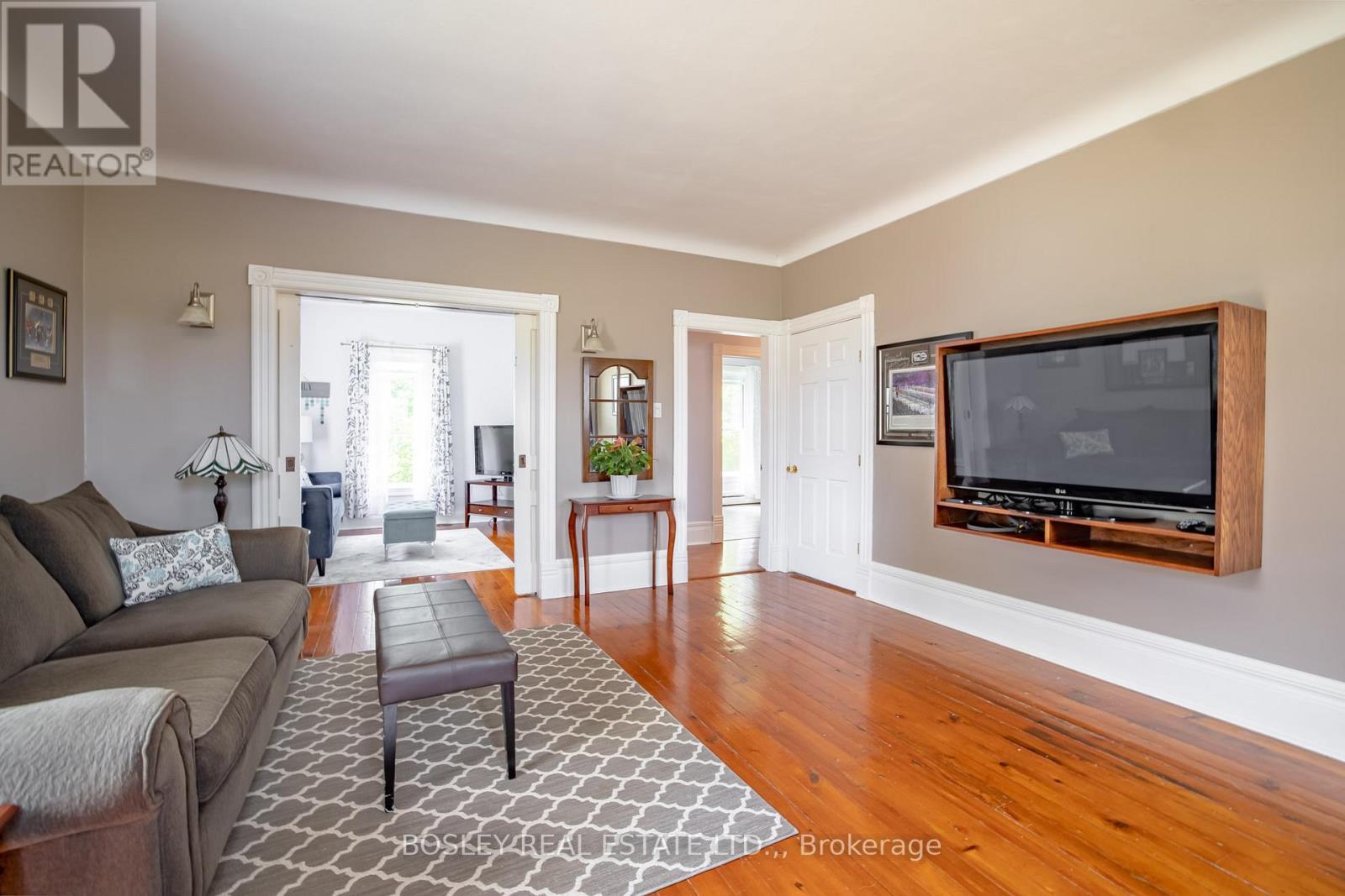 1609 Eighth Avenue, St. Catharines (Rural Eighth), ON - Indoor Photo Showing Living Room