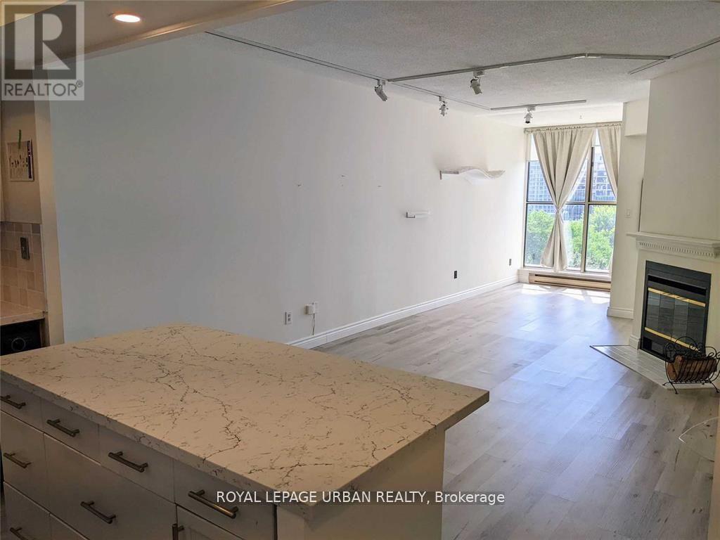 918 - 65 Scadding Avenue, Toronto, ON - Indoor With Fireplace