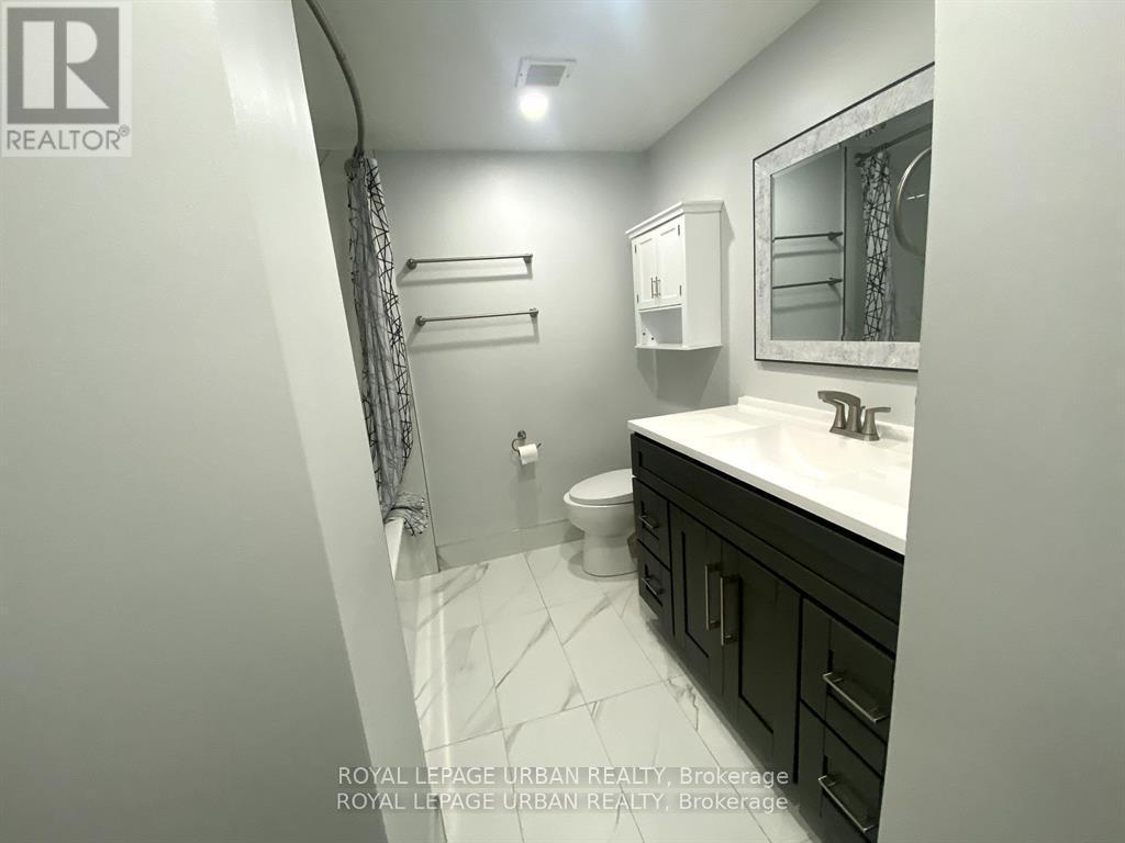 918 - 65 Scadding Avenue, Toronto, ON - Indoor Photo Showing Bathroom