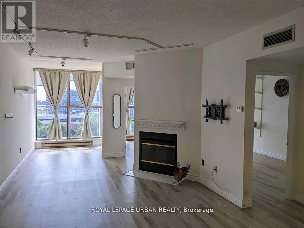 918 - 65 Scadding Avenue, Toronto, ON - Indoor With Fireplace