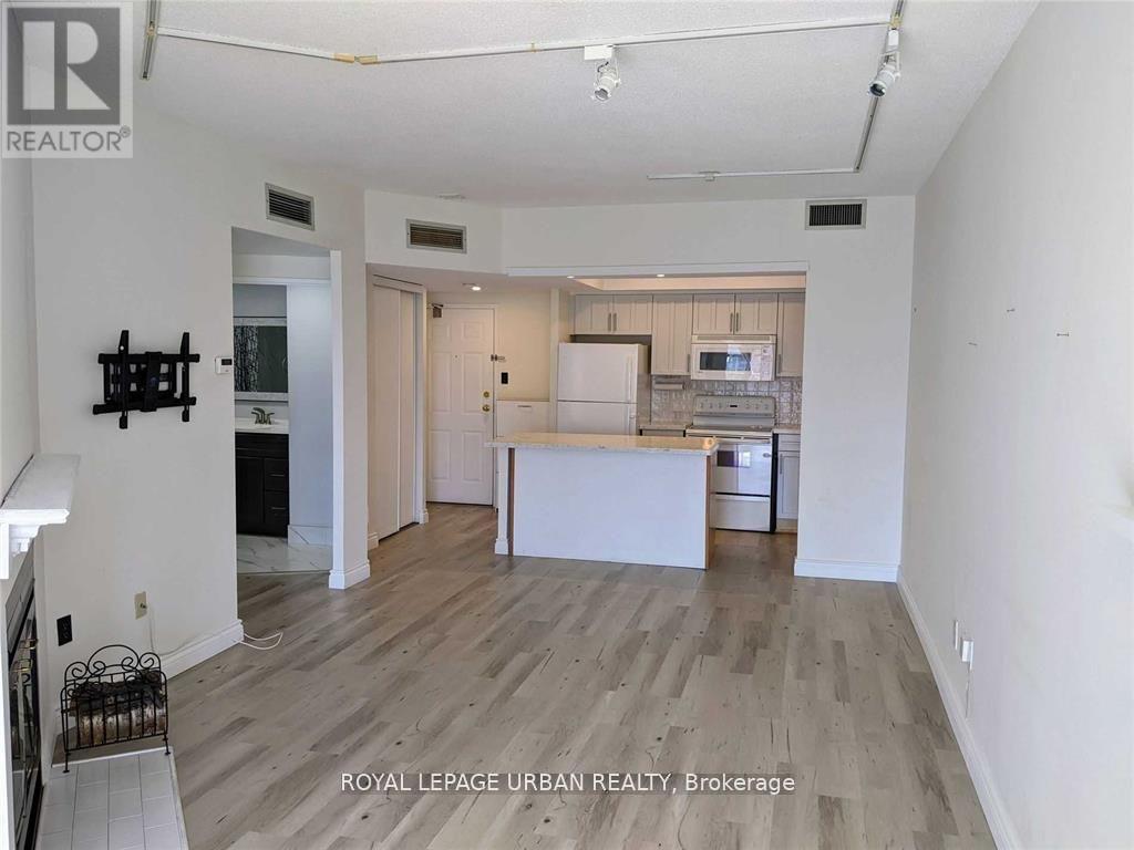 918 - 65 Scadding Avenue, Toronto, ON - Indoor Photo Showing Kitchen