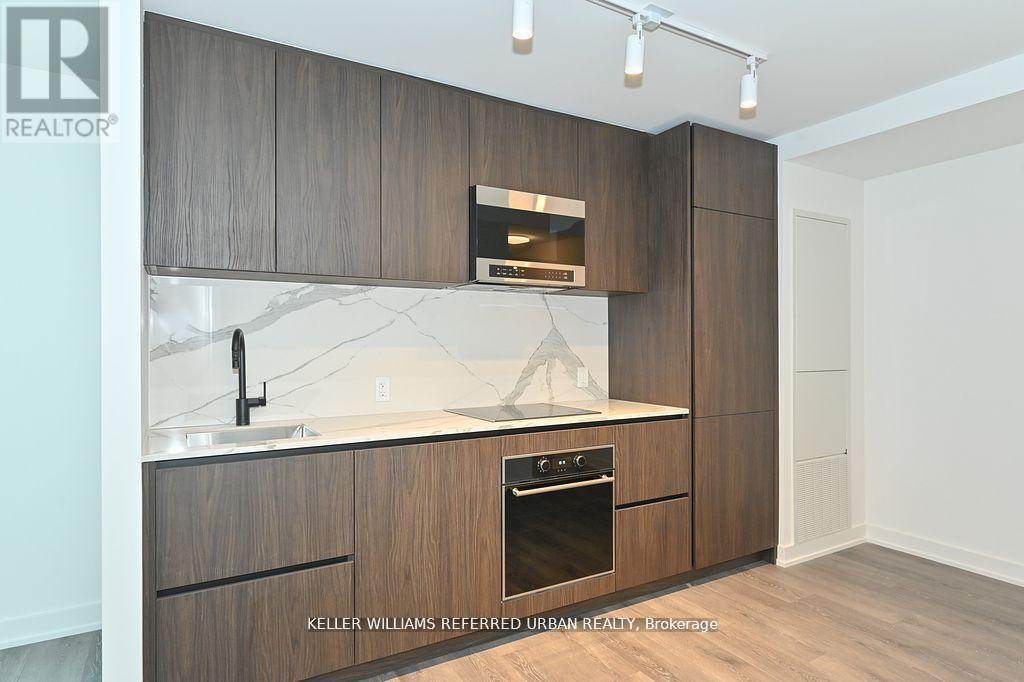 S807 - 127 Broadway Avenue, Toronto, ON - Indoor Photo Showing Other Room