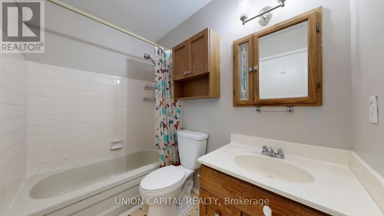 376 Calvert Court, Oshawa, ON - Indoor Photo Showing Bathroom