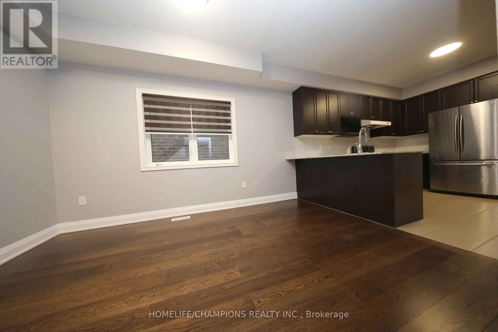 13 John Moore Road, East Gwillimbury, ON - Indoor Photo Showing Kitchen
