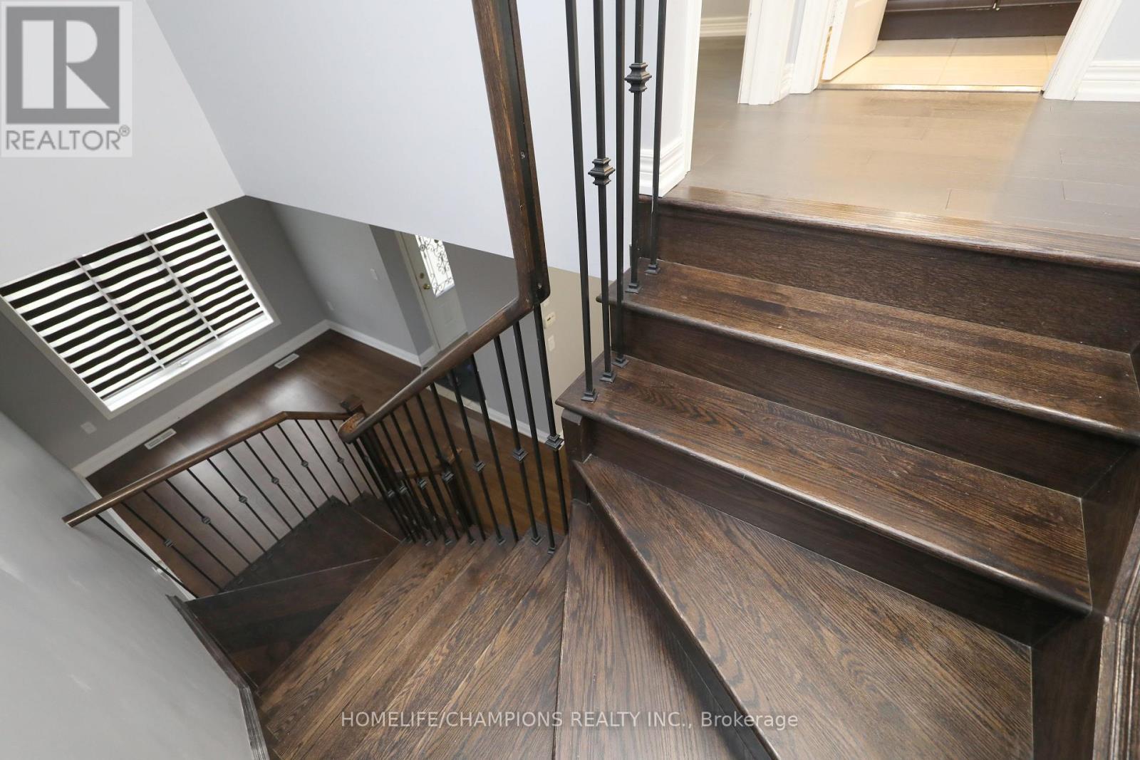 13 John Moore Road, East Gwillimbury, ON - Indoor Photo Showing Other Room