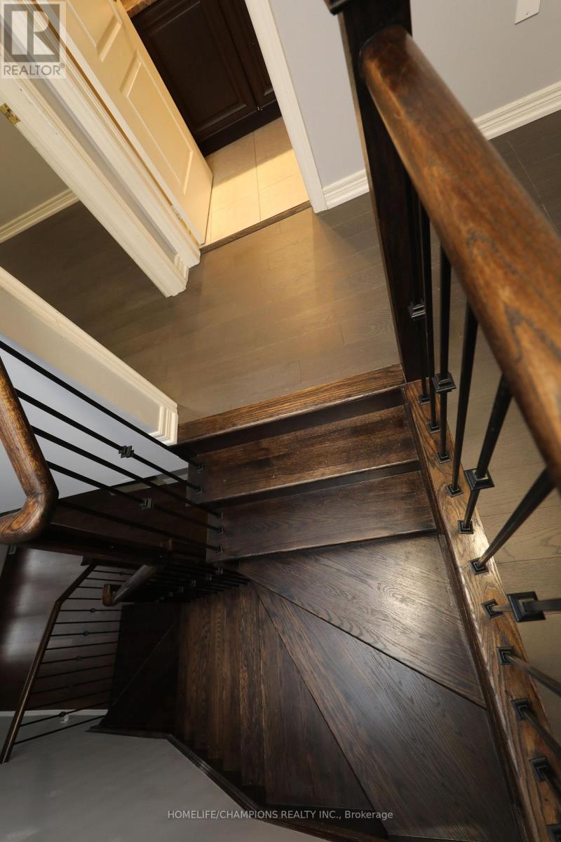 13 John Moore Road, East Gwillimbury, ON - Indoor Photo Showing Other Room