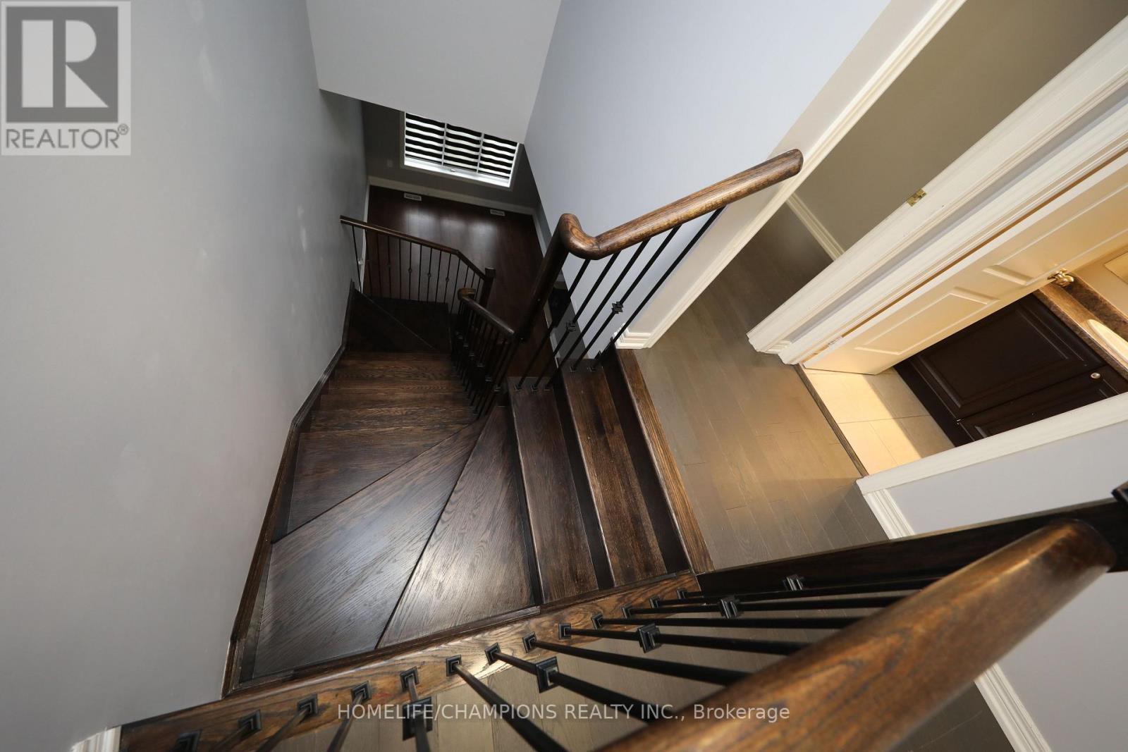 13 John Moore Road, East Gwillimbury, ON - Indoor Photo Showing Other Room