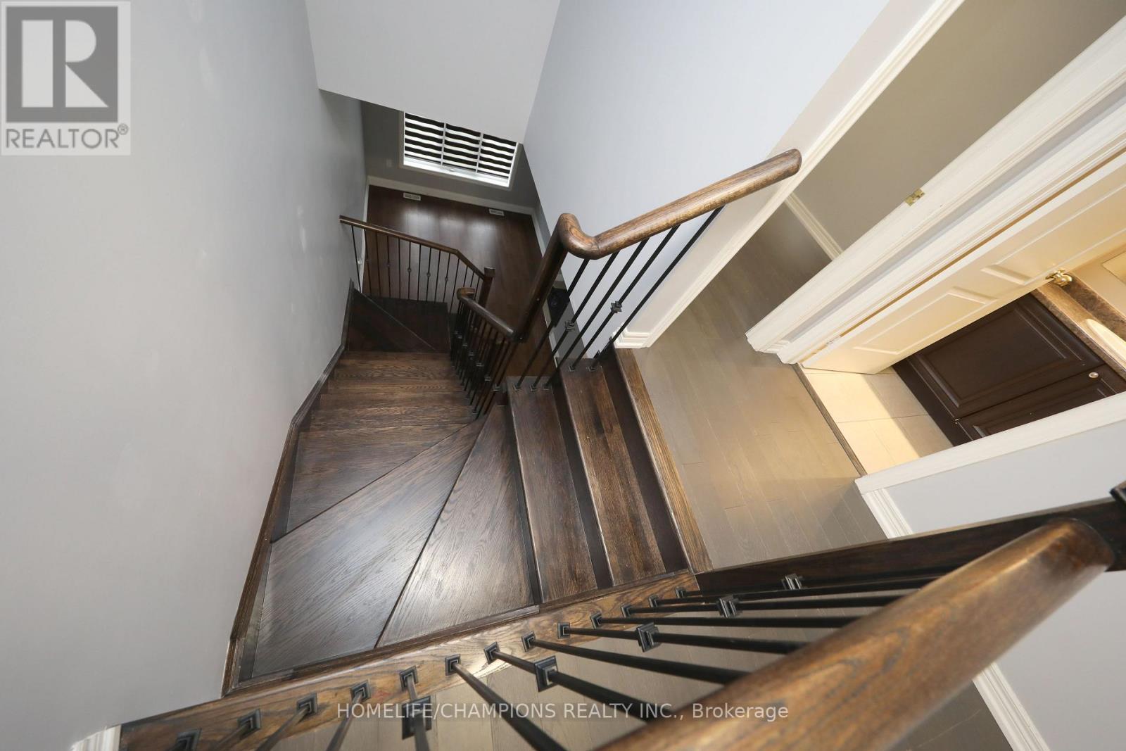 13 John Moore Road, East Gwillimbury, ON - Indoor Photo Showing Other Room