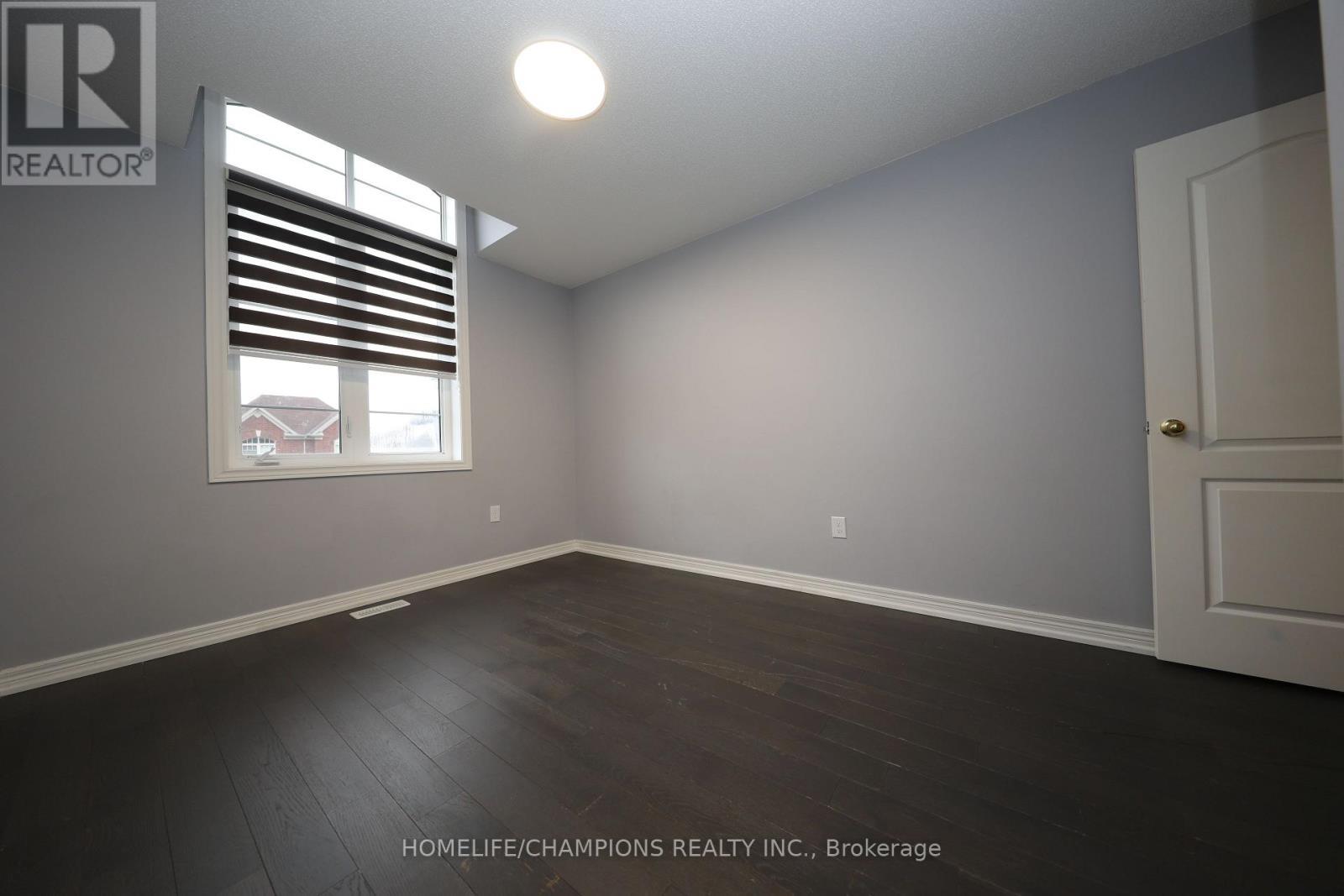 13 John Moore Road, East Gwillimbury, ON - Indoor Photo Showing Other Room