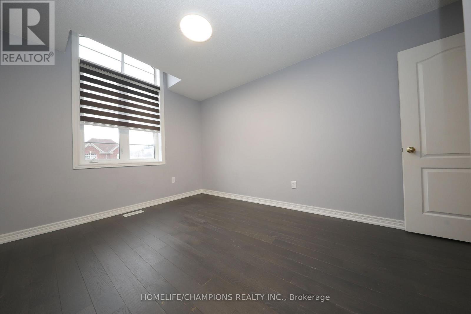 13 John Moore Road, East Gwillimbury, ON - Indoor Photo Showing Other Room