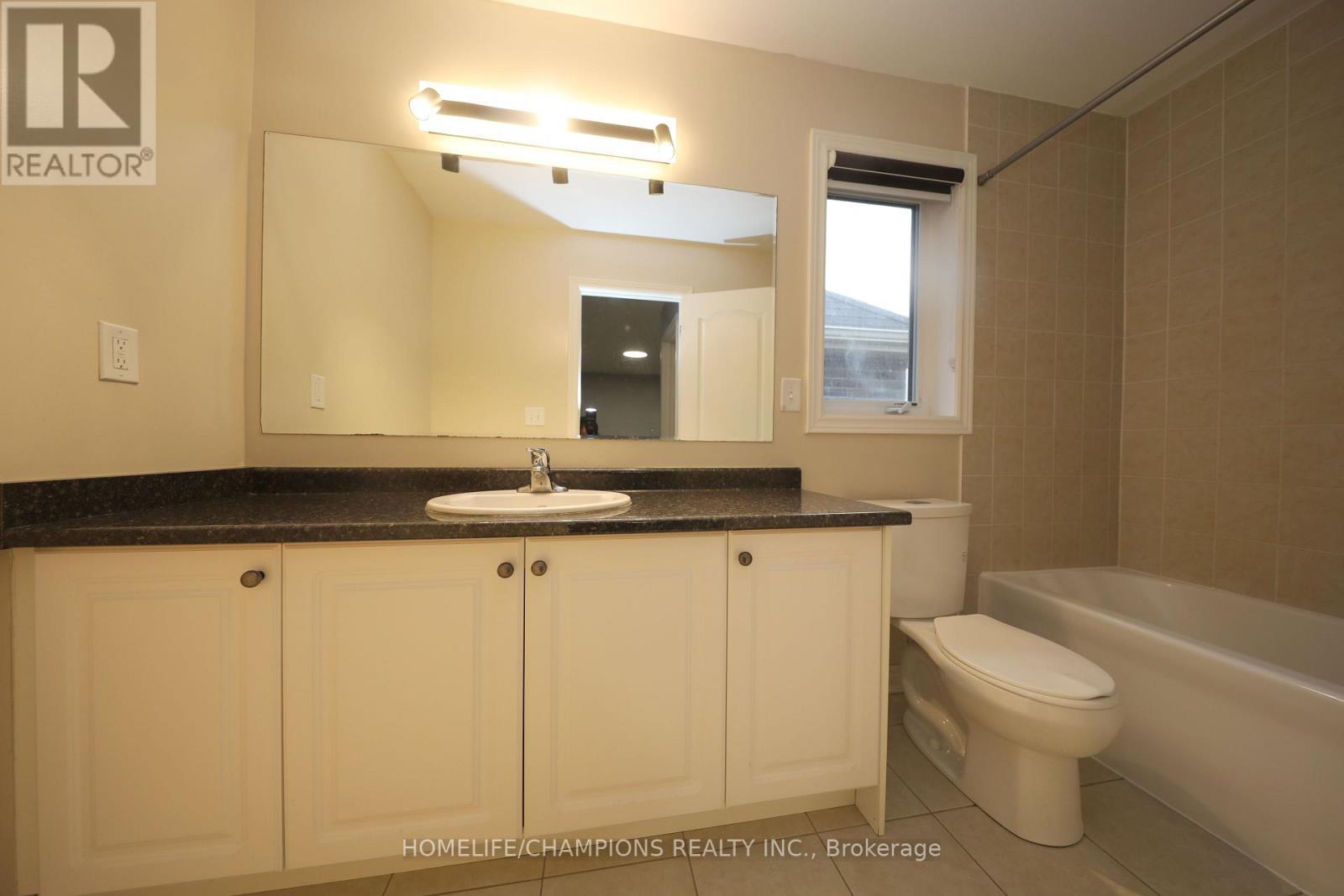 13 John Moore Road, East Gwillimbury, ON - Indoor Photo Showing Bathroom