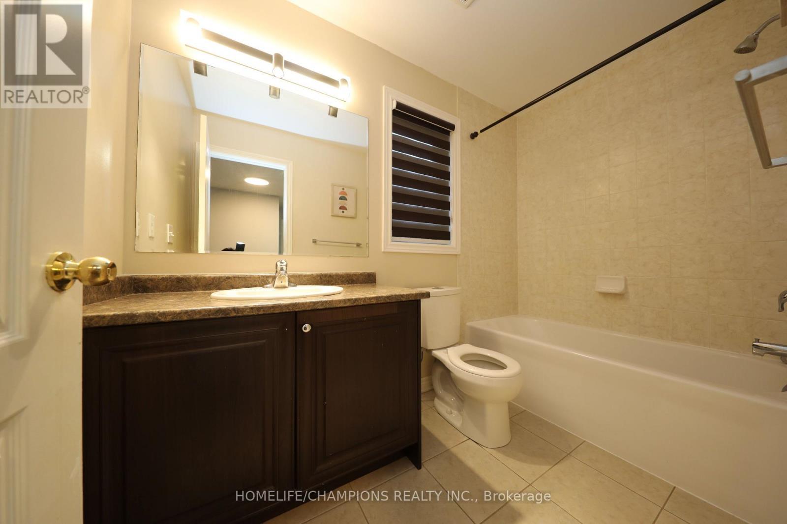 13 John Moore Road, East Gwillimbury, ON - Indoor Photo Showing Bathroom