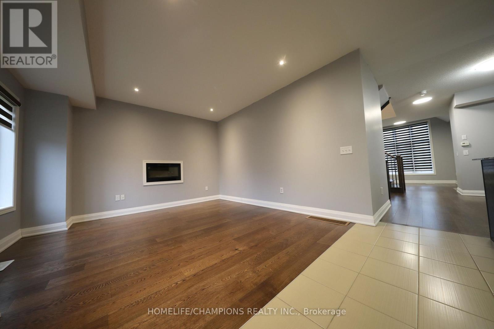 13 John Moore Road, East Gwillimbury, ON - Indoor Photo Showing Other Room