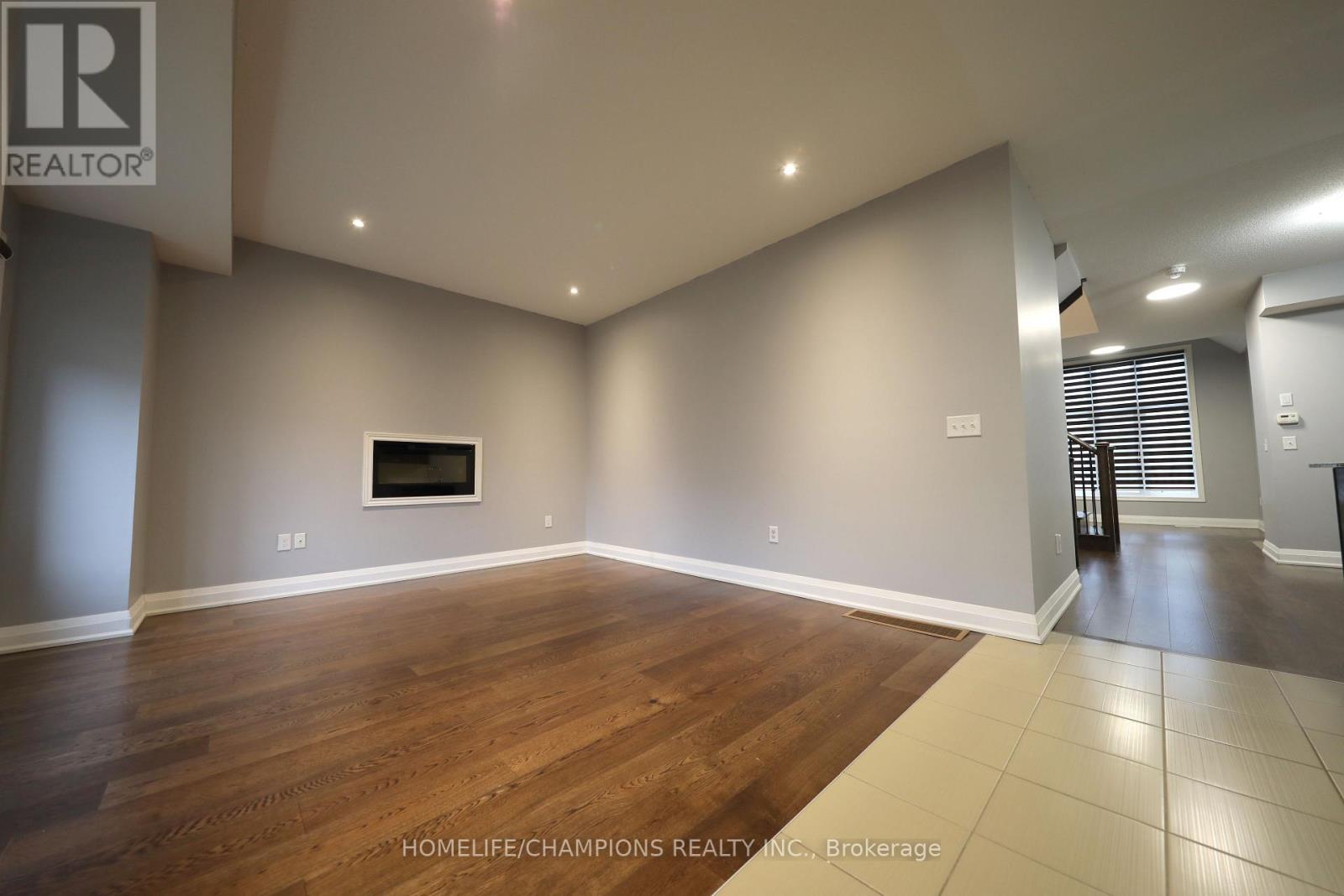 13 John Moore Road, East Gwillimbury, ON - Indoor Photo Showing Other Room