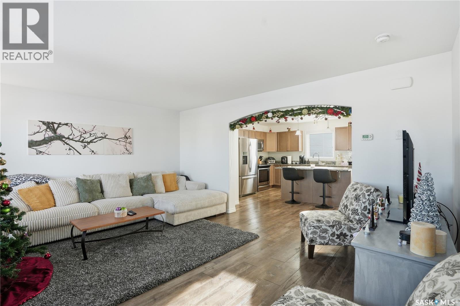 347 Palliser Way, Saskatoon, SK - Indoor Photo Showing Living Room