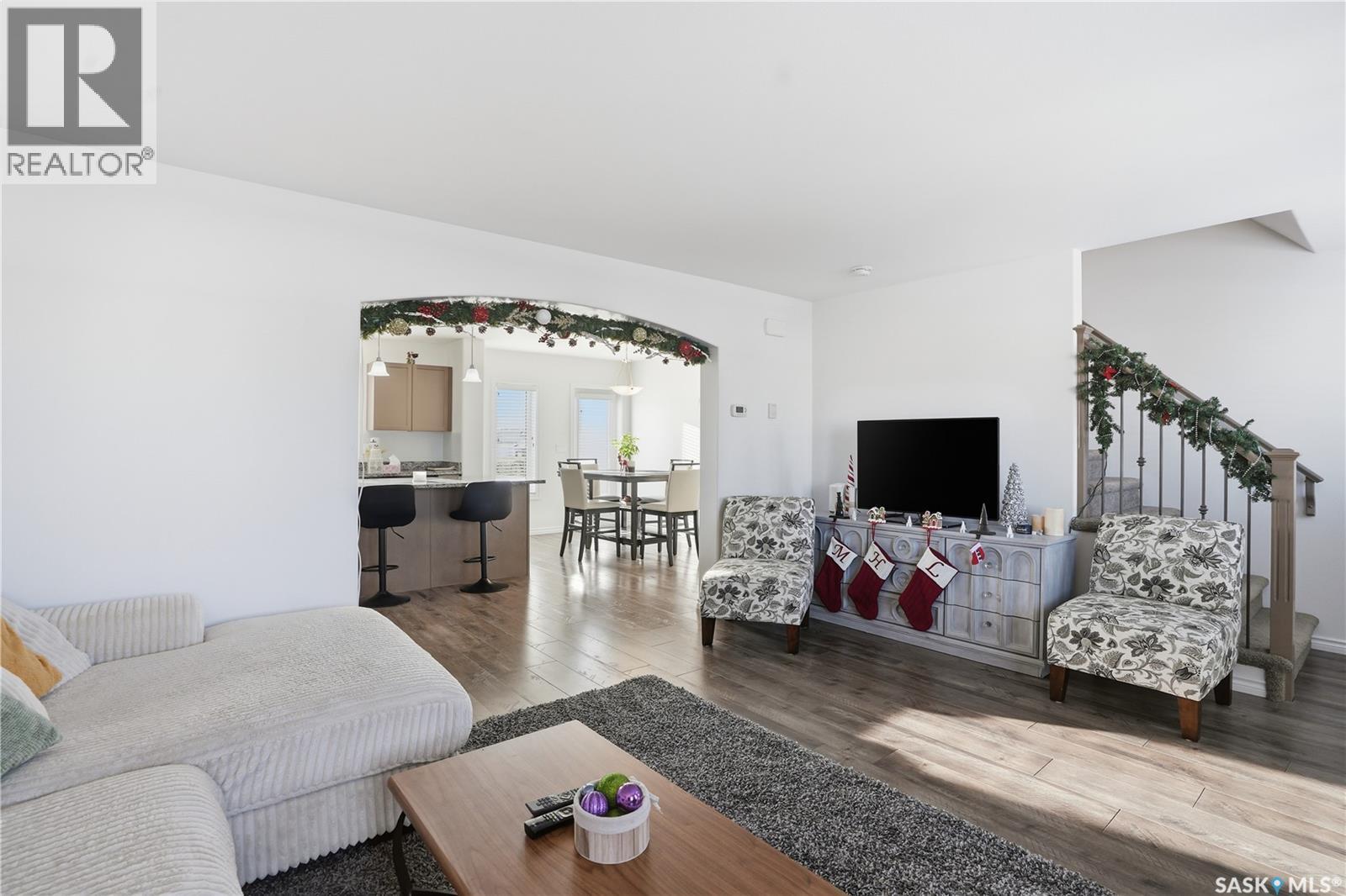 347 Palliser Way, Saskatoon, SK - Indoor Photo Showing Living Room