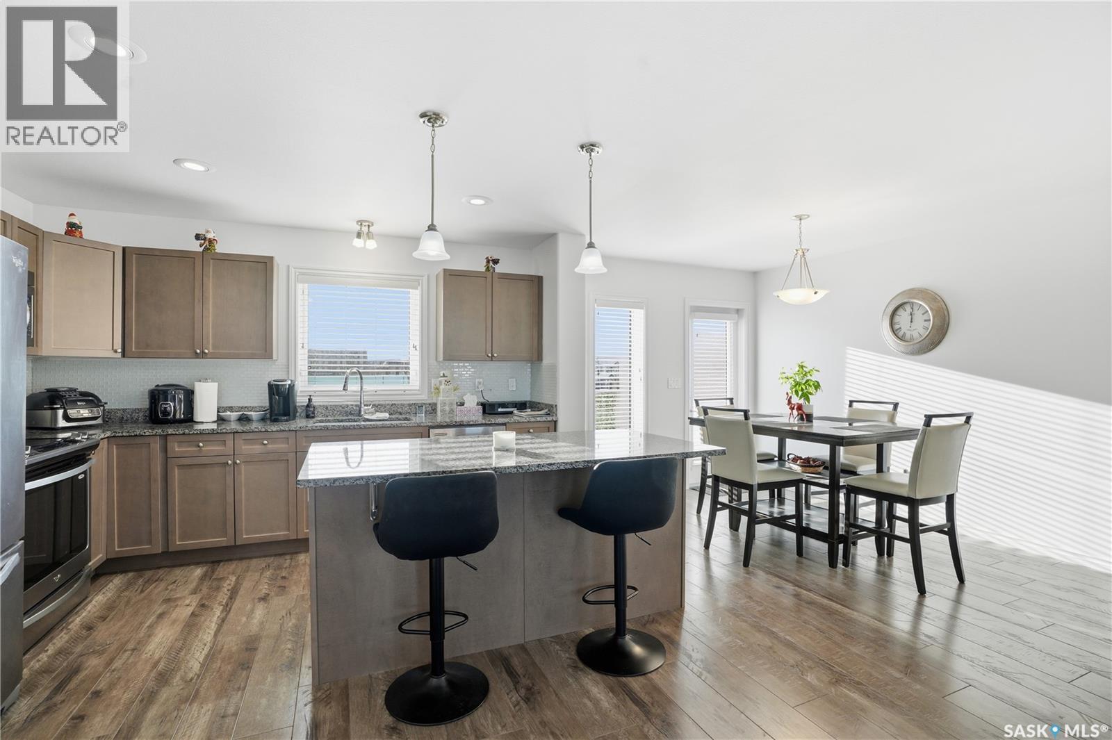 347 Palliser Way, Saskatoon, SK - Indoor Photo Showing Kitchen With Upgraded Kitchen