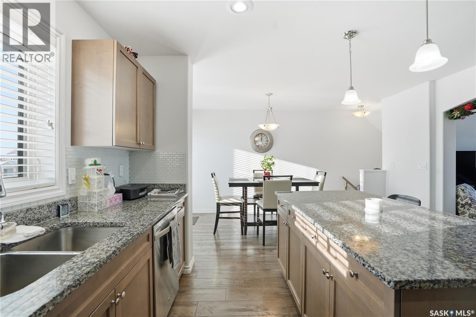 347 Palliser Way, Saskatoon, SK - Indoor Photo Showing Kitchen With Double Sink With Upgraded Kitchen