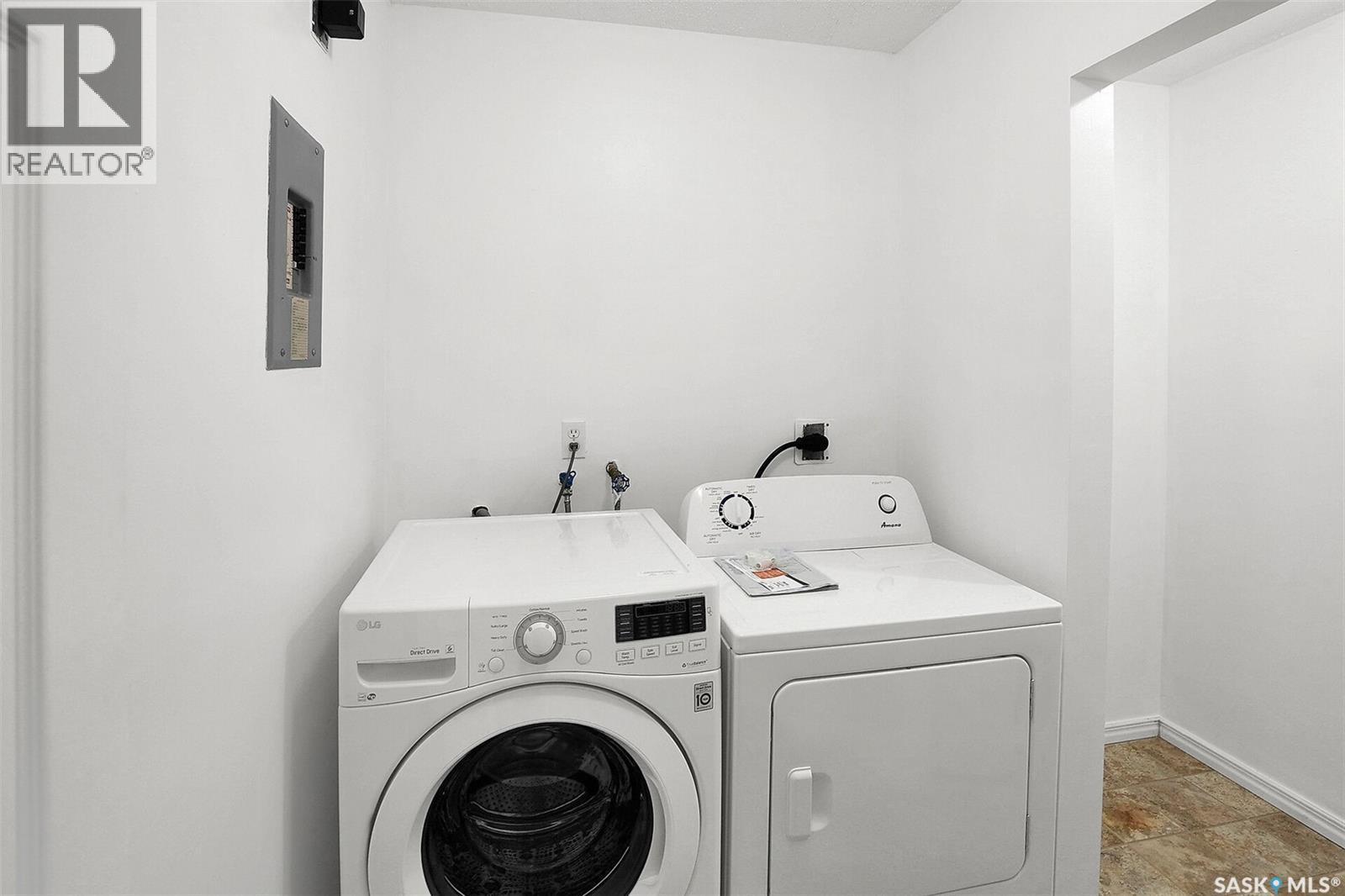 54B Nollet Avenue, Regina, SK - Indoor Photo Showing Laundry Room