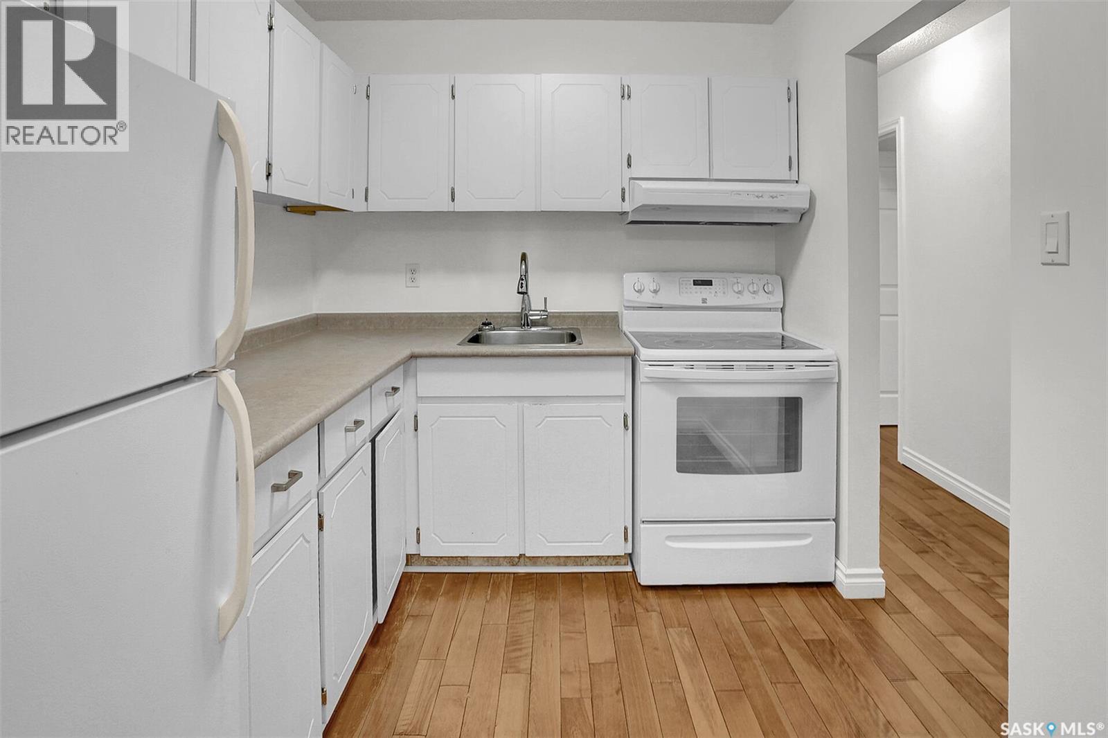 54B Nollet Avenue, Regina, SK - Indoor Photo Showing Kitchen