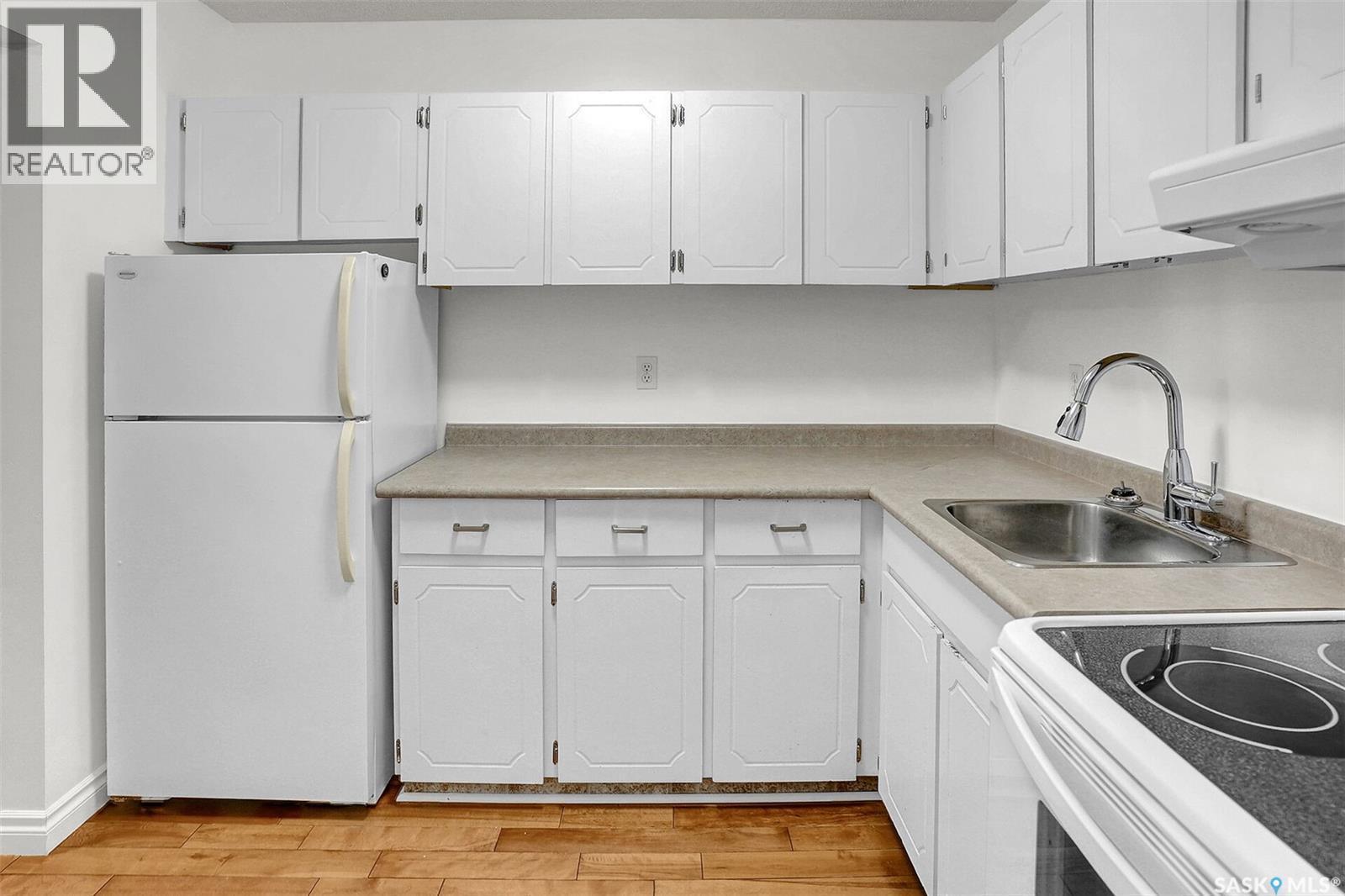 54B Nollet Avenue, Regina, SK - Indoor Photo Showing Kitchen