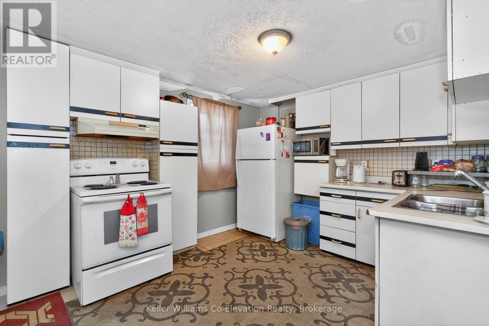 332 Wardell Street, Tay (Port Mcnicoll), ON - Indoor Photo Showing Kitchen With Double Sink