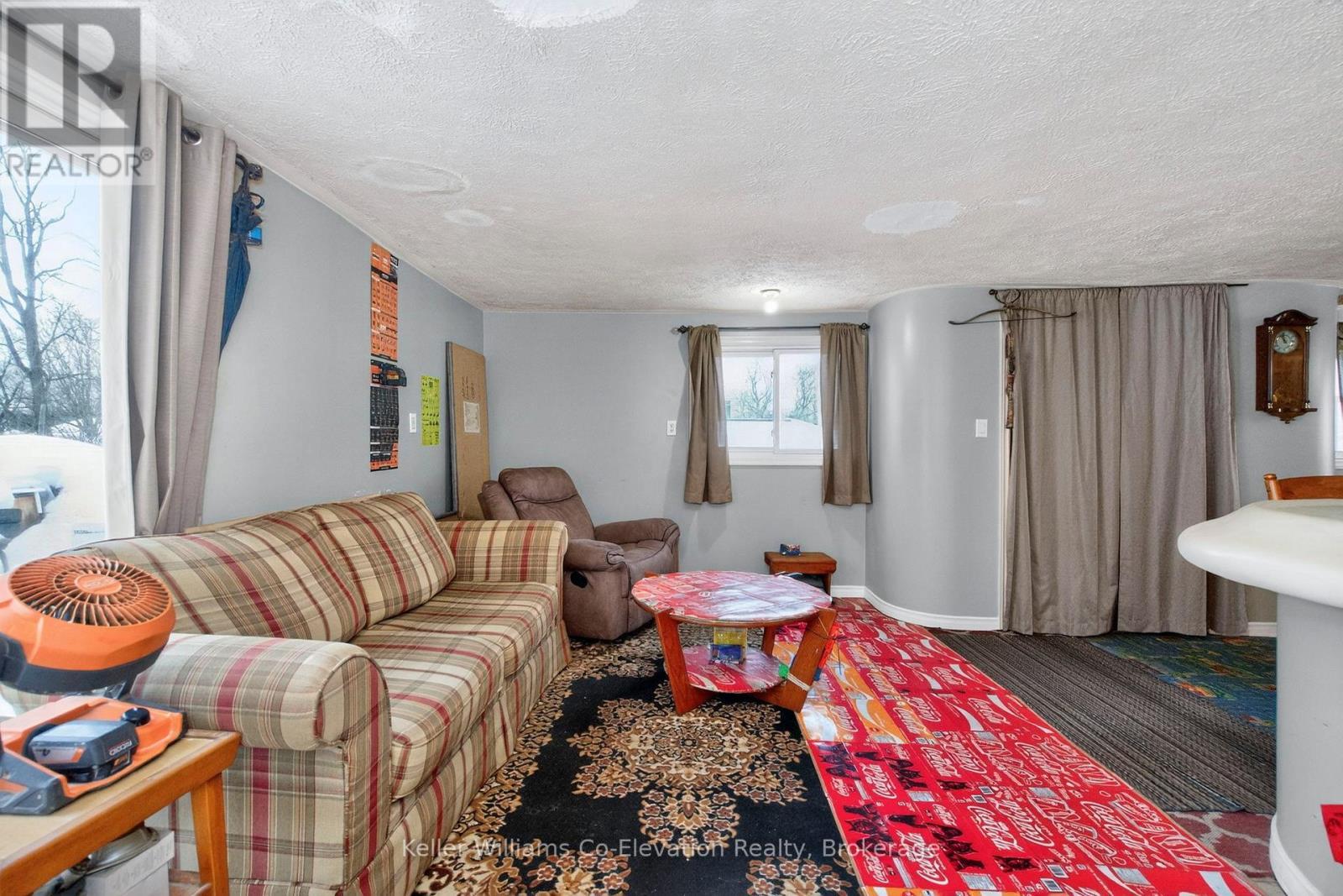 332 Wardell Street, Tay (Port Mcnicoll), ON - Indoor Photo Showing Living Room