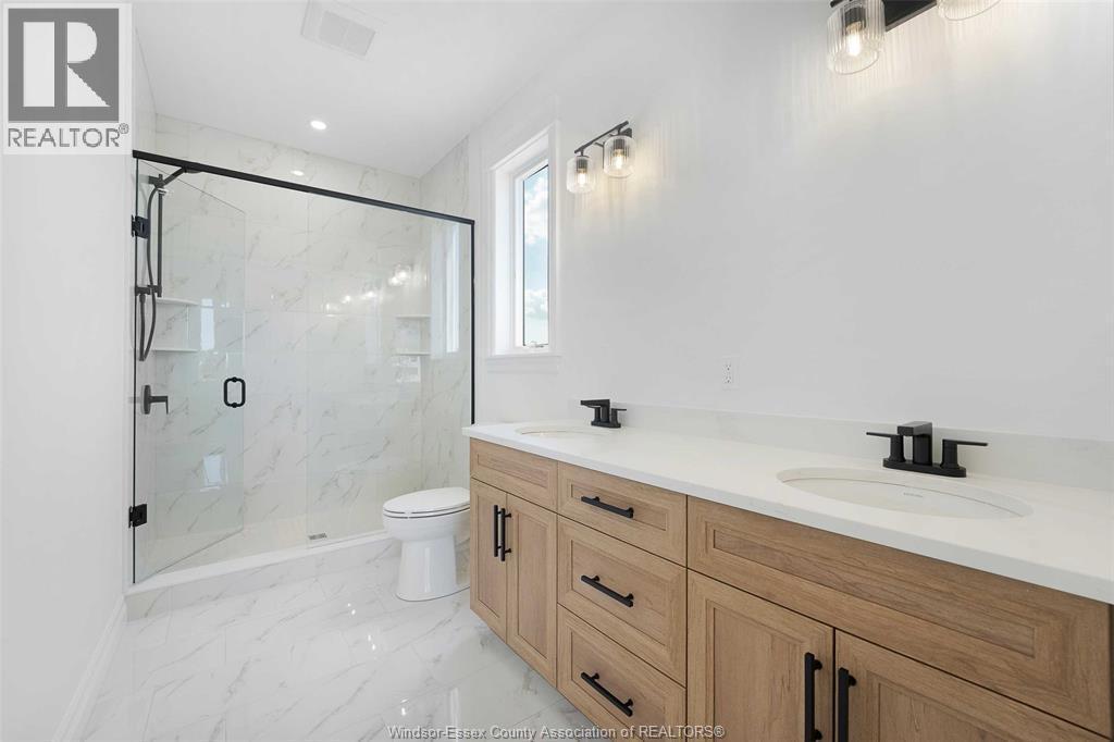 88 Graf Street, Harrow, ON - Indoor Photo Showing Bathroom