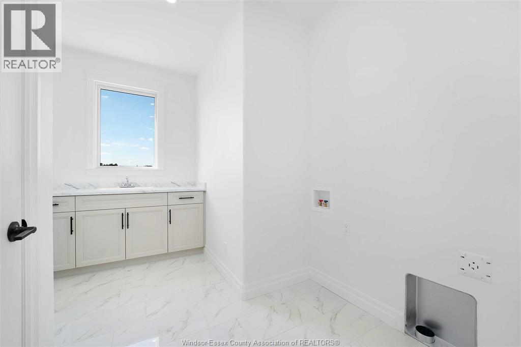 88 Graf Street, Harrow, ON - Indoor Photo Showing Bathroom