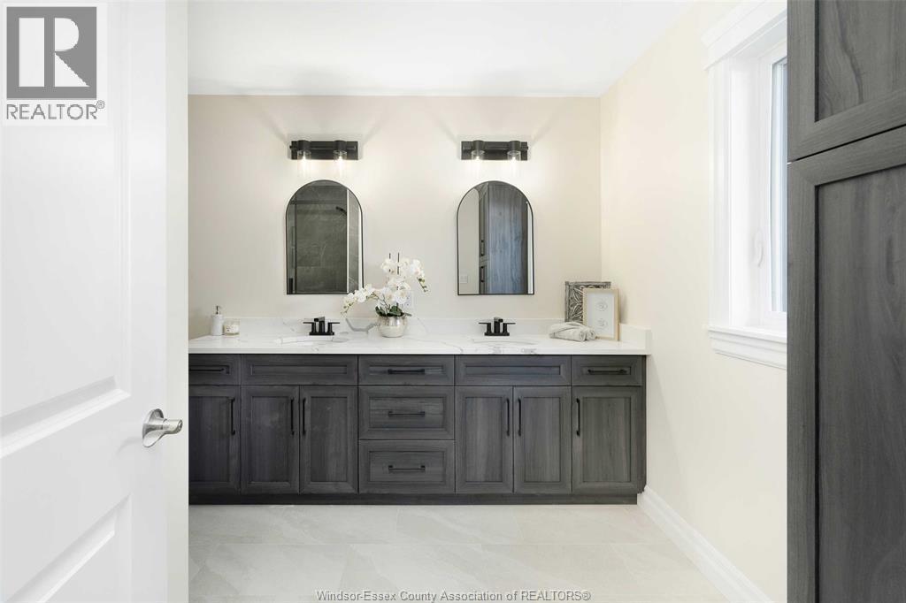 64 Jewel Street, Harrow, ON - Indoor Photo Showing Bathroom