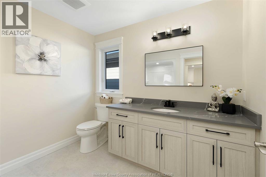 64 Jewel Street, Harrow, ON - Indoor Photo Showing Bathroom