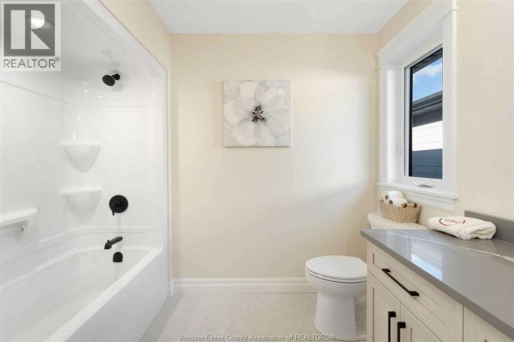 64 Jewel Street, Harrow, ON - Indoor Photo Showing Bathroom