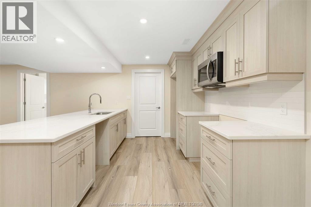 64 Jewel Street, Harrow, ON - Indoor Photo Showing Kitchen