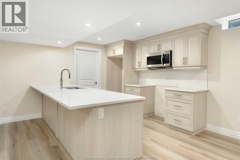 64 Jewel Street, Harrow, ON - Indoor Photo Showing Kitchen