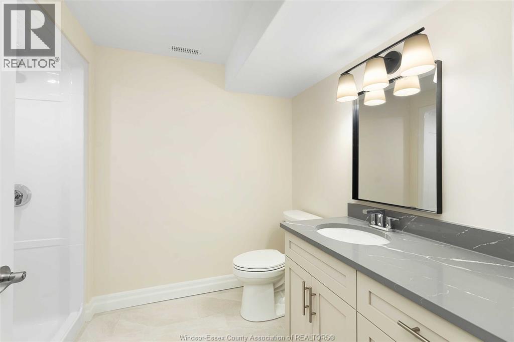 64 Jewel Street, Harrow, ON - Indoor Photo Showing Bathroom