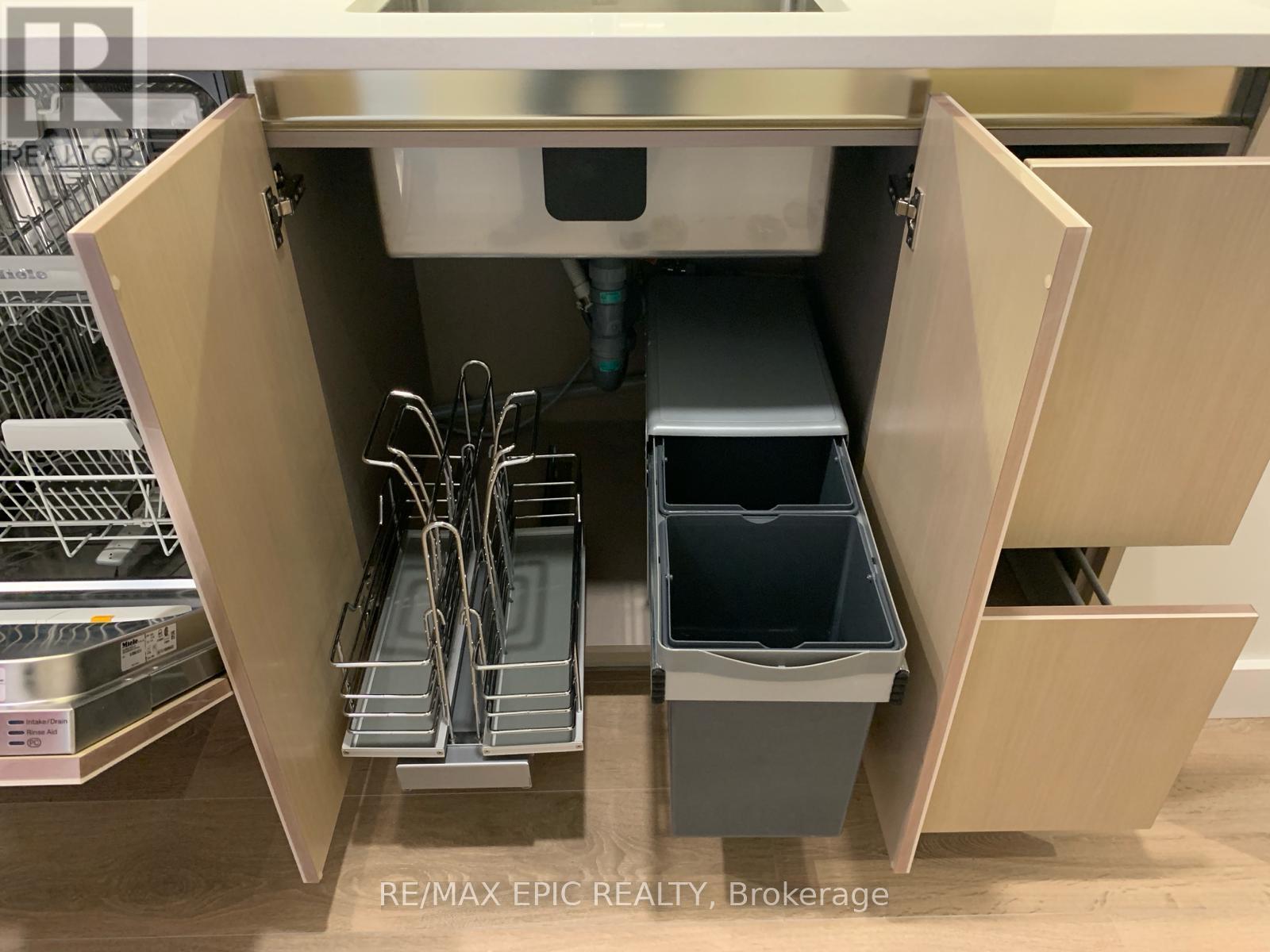 1815 - 85 Mcmahon Drive, Toronto, ON - Indoor