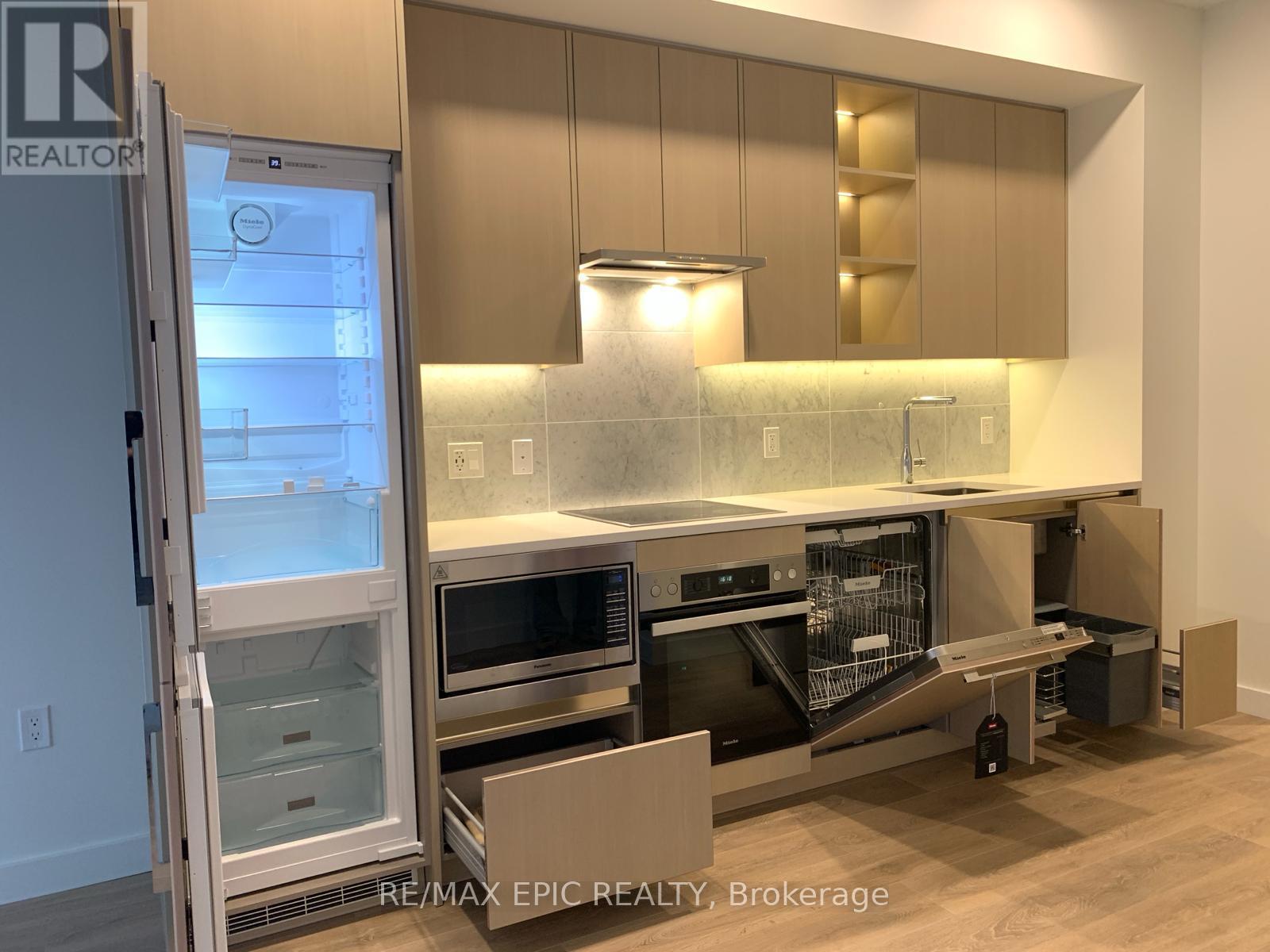 1815 - 85 Mcmahon Drive, Toronto, ON - Indoor Photo Showing Kitchen