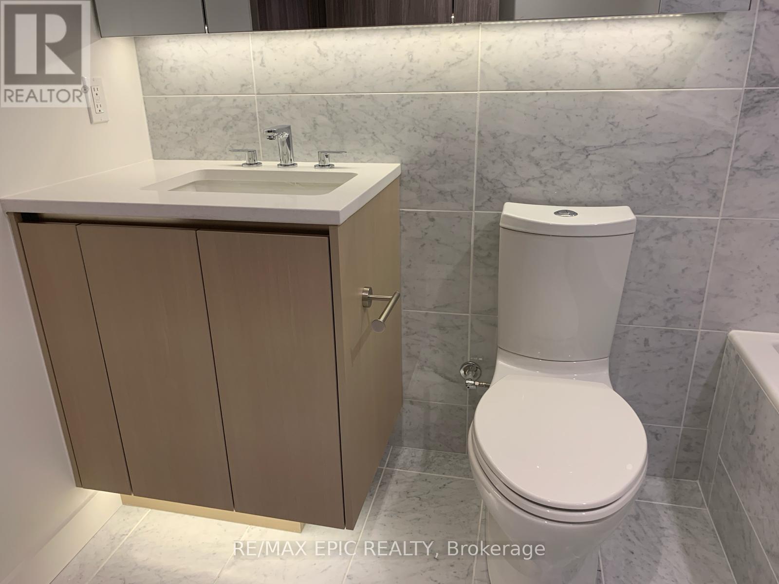 1815 - 85 Mcmahon Drive, Toronto, ON - Indoor Photo Showing Bathroom