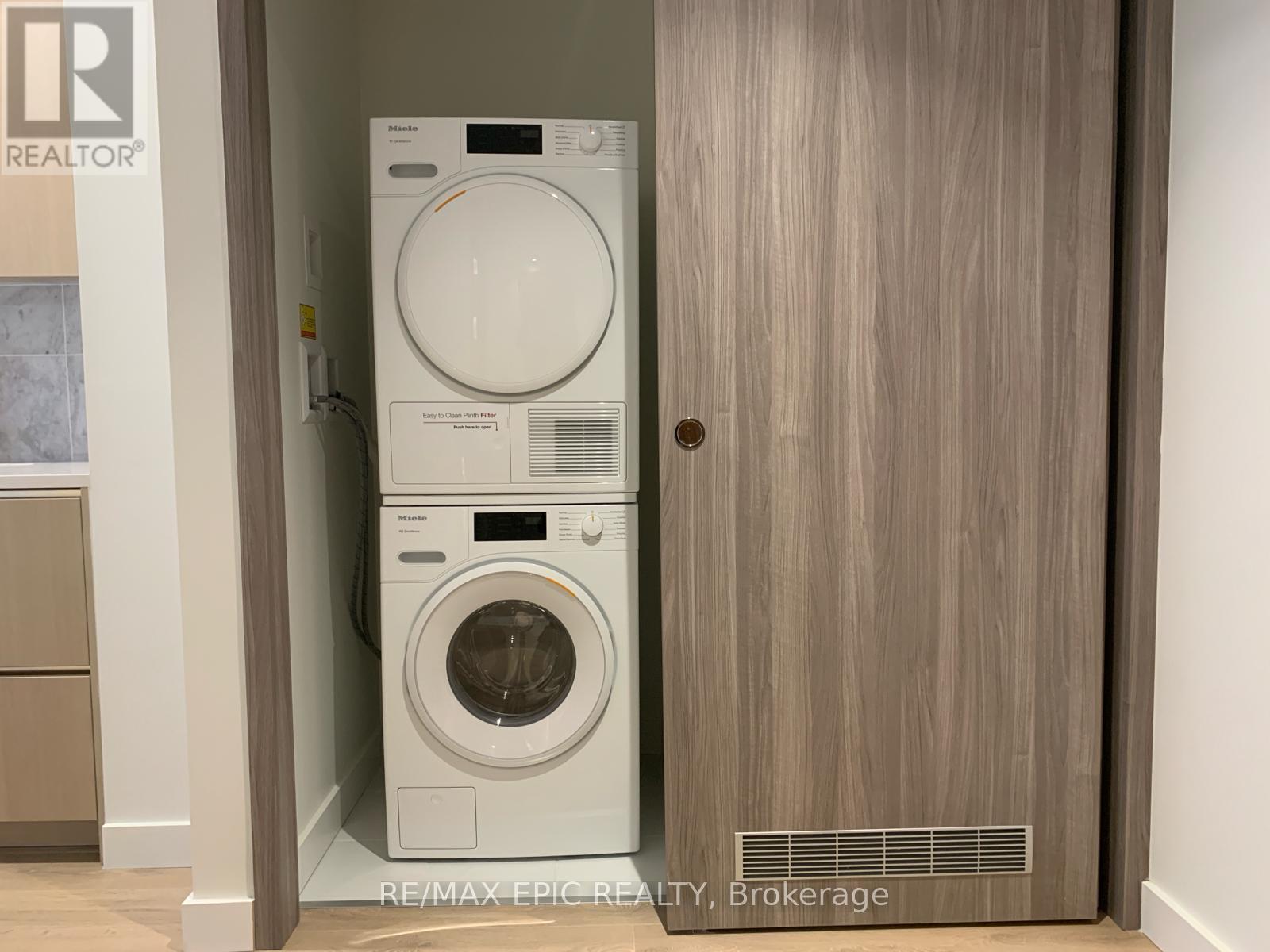 1815 - 85 Mcmahon Drive, Toronto, ON - Indoor Photo Showing Laundry Room
